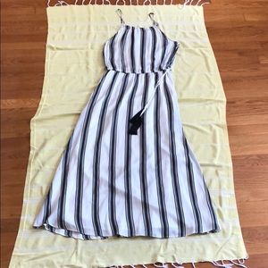 Loft black & white maxi dress. 🖤